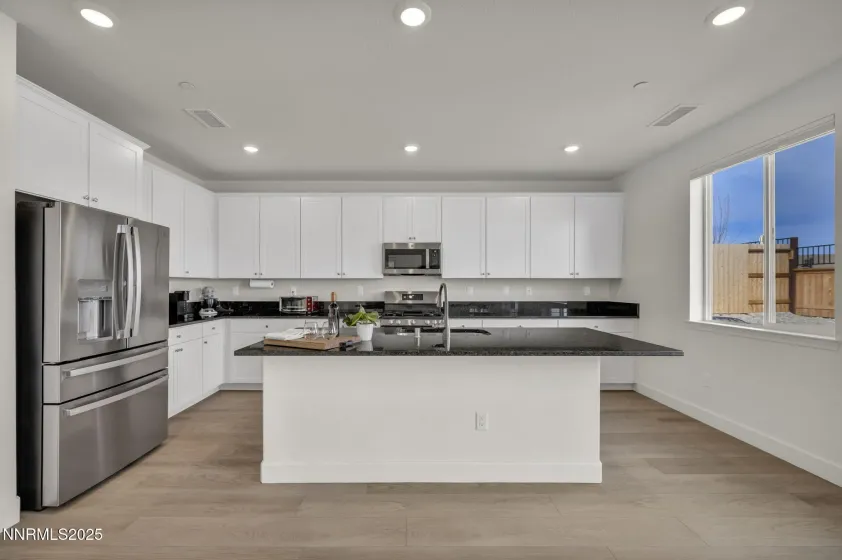 6870 Pilot Peak, Sparks, Nevada 89436, 3 Bedrooms Bedrooms, ,3 BathroomsBathrooms,Residential,Residential,Pilot Peak,250058148