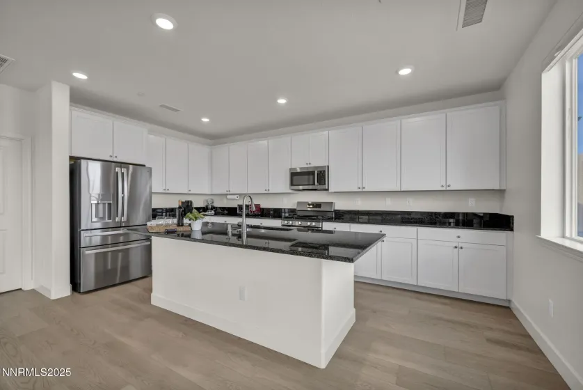 6870 Pilot Peak, Sparks, Nevada 89436, 3 Bedrooms Bedrooms, ,3 BathroomsBathrooms,Residential,Residential,Pilot Peak,250058148