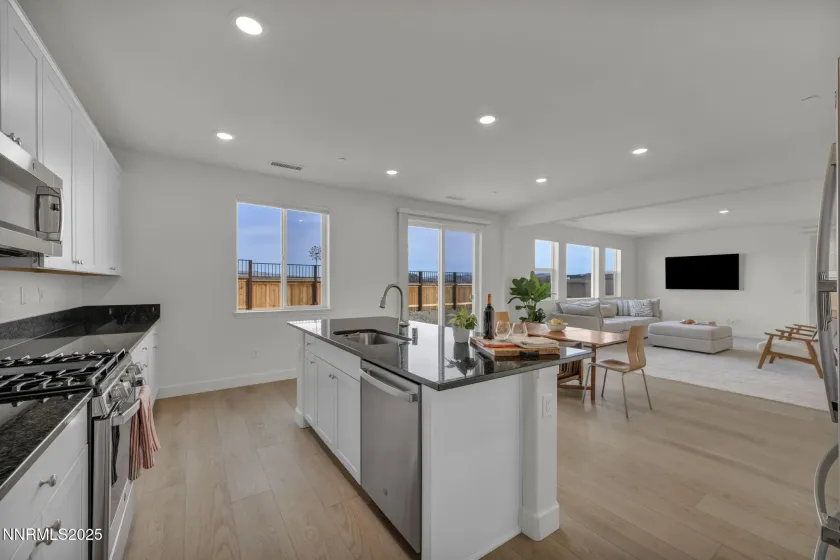 6870 Pilot Peak, Sparks, Nevada 89436, 3 Bedrooms Bedrooms, ,3 BathroomsBathrooms,Residential,Residential,Pilot Peak,250058148