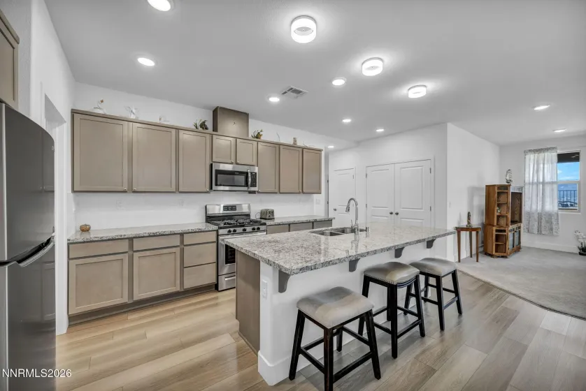 353 Radiant, Carson City, Nevada 89705, 3 Bedrooms Bedrooms, ,2 BathroomsBathrooms,Residential,Residential,Radiant,260004281