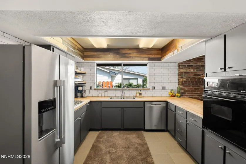 1580 Foster, Reno, Nevada 89509, 4 Bedrooms Bedrooms, ,2 BathroomsBathrooms,Residential,Residential,Foster,260004288