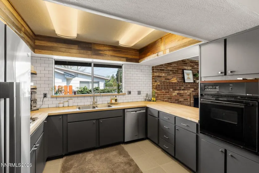 1580 Foster, Reno, Nevada 89509, 4 Bedrooms Bedrooms, ,2 BathroomsBathrooms,Residential,Residential,Foster,260004288