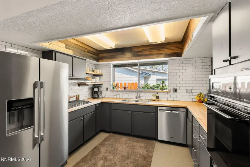 1580 Foster, Reno, Nevada 89509, 4 Bedrooms Bedrooms, ,2 BathroomsBathrooms,Residential,Residential,Foster,260004288