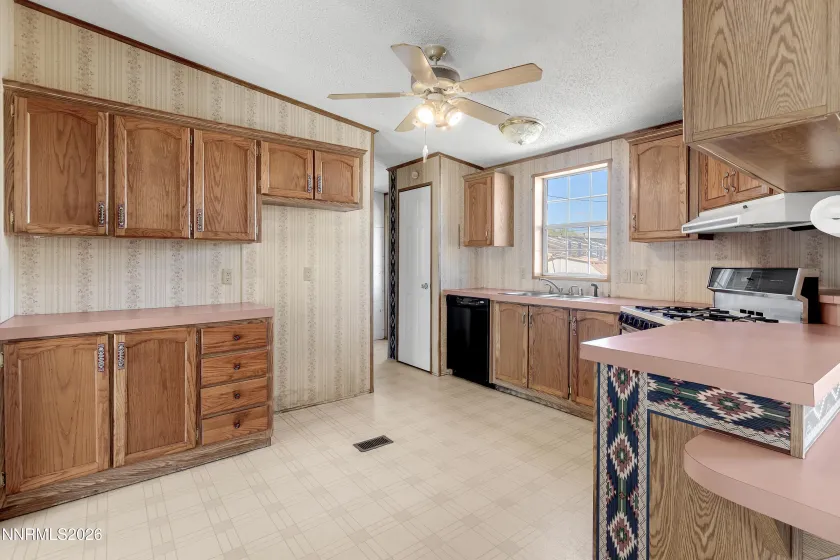 5527 Yukon, Sun Valley, Nevada 89433, 3 Bedrooms Bedrooms, ,2 BathroomsBathrooms,Residential,Residential,Yukon,260004300