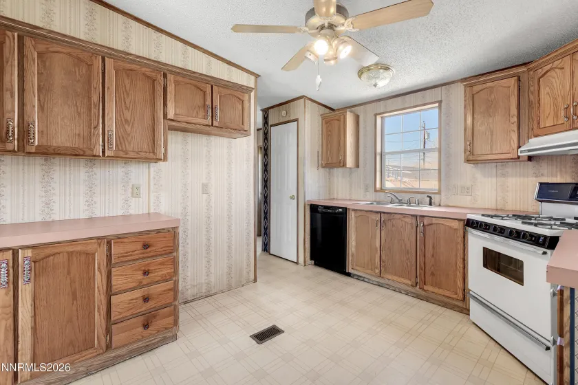 5527 Yukon, Sun Valley, Nevada 89433, 3 Bedrooms Bedrooms, ,2 BathroomsBathrooms,Residential,Residential,Yukon,260004300