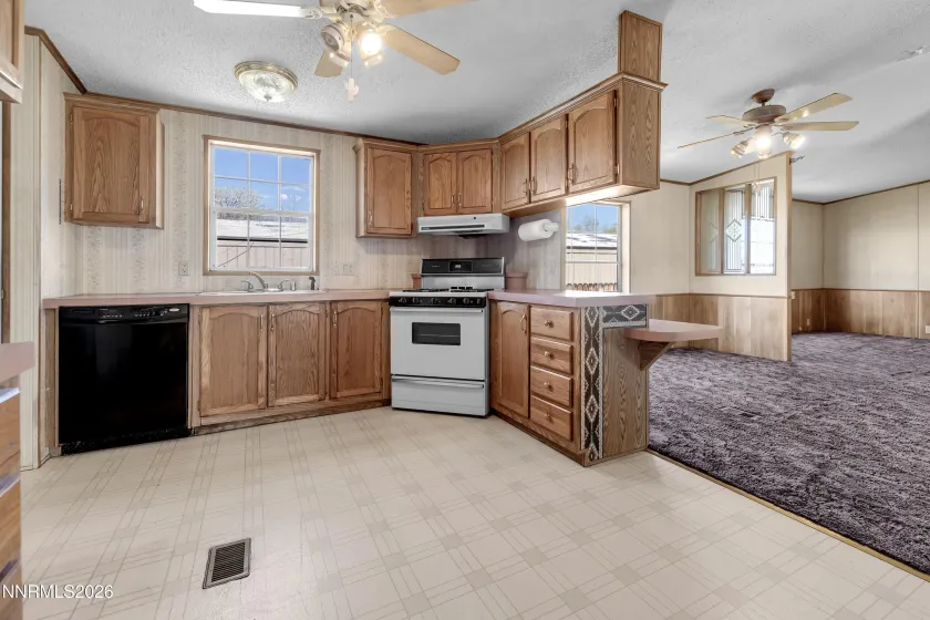 5527 Yukon, Sun Valley, Nevada 89433, 3 Bedrooms Bedrooms, ,2 BathroomsBathrooms,Residential,Residential,Yukon,260004300