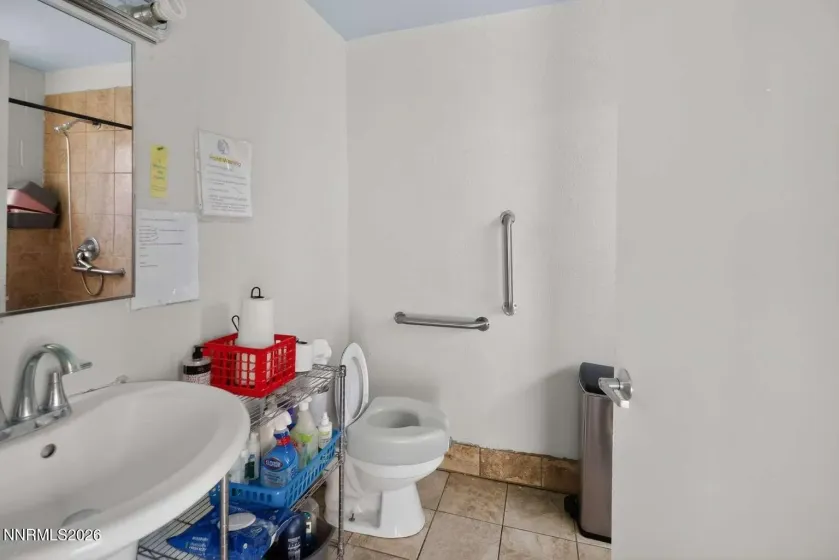 1175 Kelly, Reno, Nevada 89503, 4 Bedrooms Bedrooms, ,2 BathroomsBathrooms,Residential,Residential,Kelly,260004298