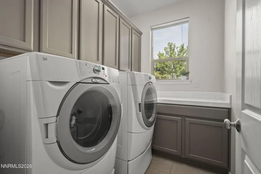 450 Roseben, Reno, Nevada 89521, 5 Bedrooms Bedrooms, ,3 BathroomsBathrooms,Residential,Residential,Roseben,260004302