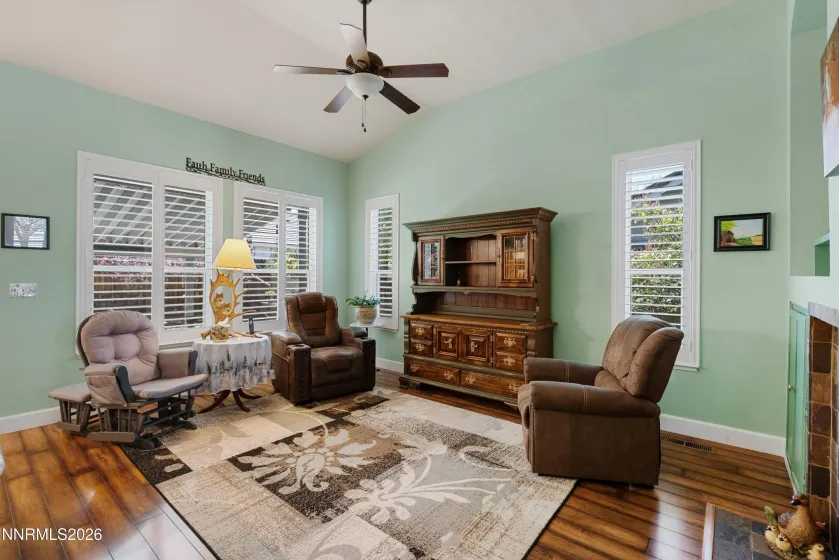 1511 Disc, Sparks, Nevada 89436, 4 Bedrooms Bedrooms, ,2 BathroomsBathrooms,Residential,Residential,Disc,260004307