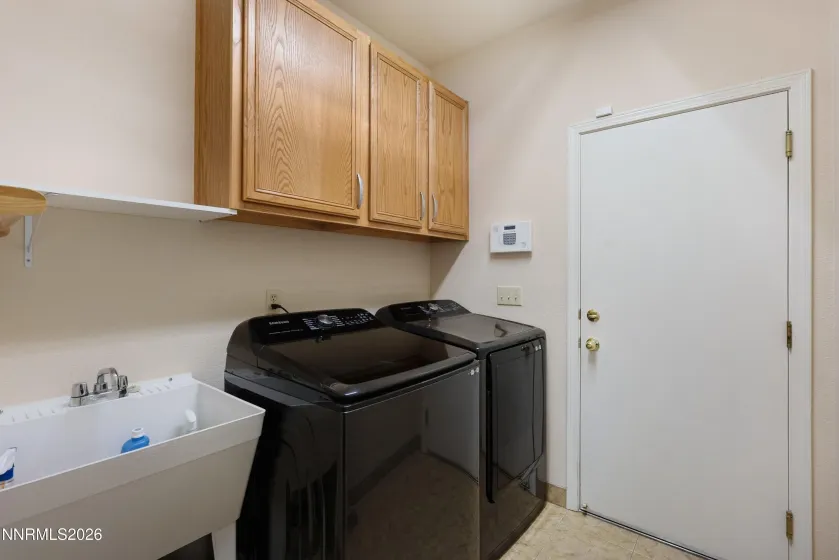 1511 Disc, Sparks, Nevada 89436, 4 Bedrooms Bedrooms, ,2 BathroomsBathrooms,Residential,Residential,Disc,260004307