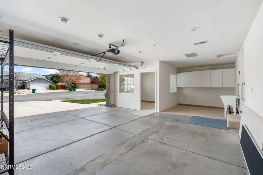 7829 Cangrejo, Sparks, Nevada 89436, 3 Bedrooms Bedrooms, ,2 BathroomsBathrooms,Residential,Residential,Cangrejo,260004320