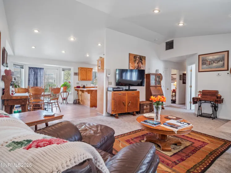 319 NV-208, Yerington, Nevada 89447, 3 Bedrooms Bedrooms, ,2 BathroomsBathrooms,Residential,Residential,NV-208,260004333