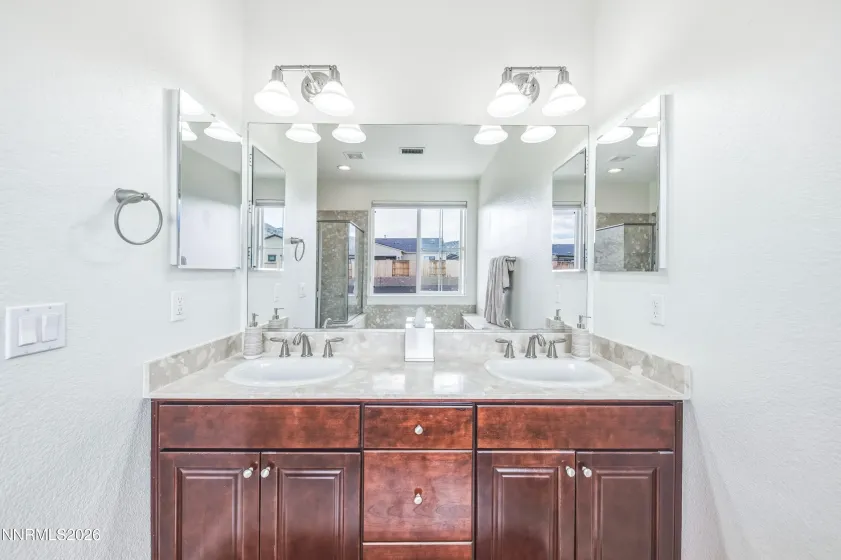 2084 Whitecliff, Reno, Nevada 89521, 5 Bedrooms Bedrooms, ,3 BathroomsBathrooms,Residential,Residential,Whitecliff,260004335