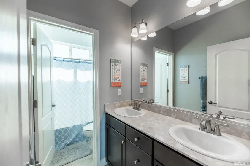 2084 Whitecliff, Reno, Nevada 89521, 5 Bedrooms Bedrooms, ,3 BathroomsBathrooms,Residential,Residential,Whitecliff,260004335