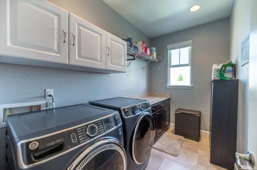 2084 Whitecliff, Reno, Nevada 89521, 5 Bedrooms Bedrooms, ,3 BathroomsBathrooms,Residential,Residential,Whitecliff,260004335