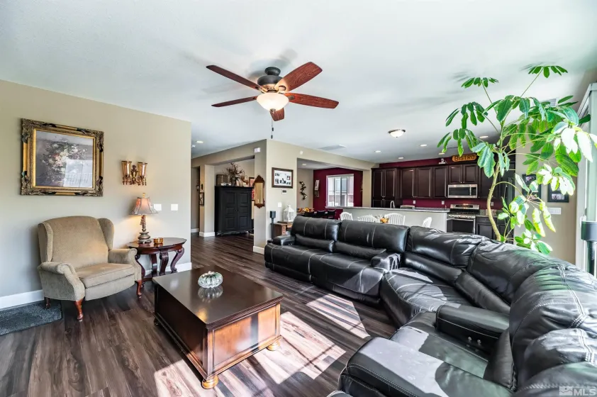 2084 Whitecliff, Reno, Nevada 89521, 5 Bedrooms Bedrooms, ,3 BathroomsBathrooms,Residential,Residential,Whitecliff,260004335