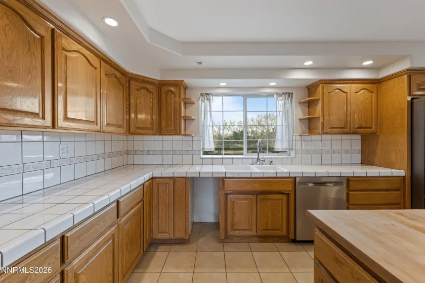 969 Riverview, Gardnerville, Nevada 89460, 3 Bedrooms Bedrooms, ,2 BathroomsBathrooms,Residential,Residential,Riverview,260004343