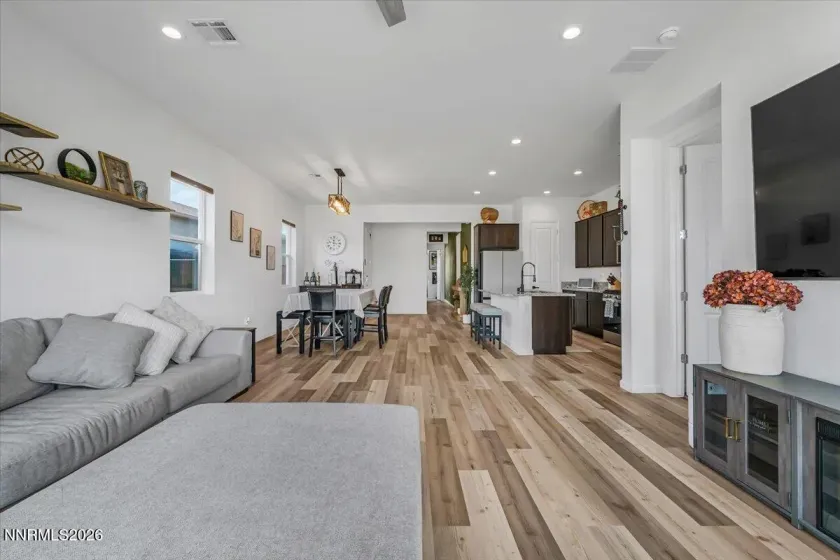 2415 Metolius, Sparks, Nevada 89436, 3 Bedrooms Bedrooms, ,2 BathroomsBathrooms,Residential,Residential,Metolius,260004360