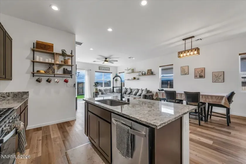 2415 Metolius, Sparks, Nevada 89436, 3 Bedrooms Bedrooms, ,2 BathroomsBathrooms,Residential,Residential,Metolius,260004360