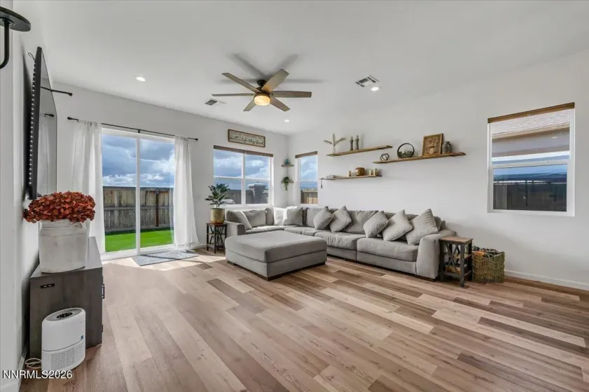 2415 Metolius, Sparks, Nevada 89436, 3 Bedrooms Bedrooms, ,2 BathroomsBathrooms,Residential,Residential,Metolius,260004360