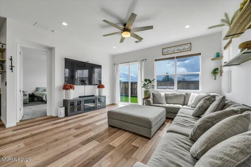 2415 Metolius, Sparks, Nevada 89436, 3 Bedrooms Bedrooms, ,2 BathroomsBathrooms,Residential,Residential,Metolius,260004360