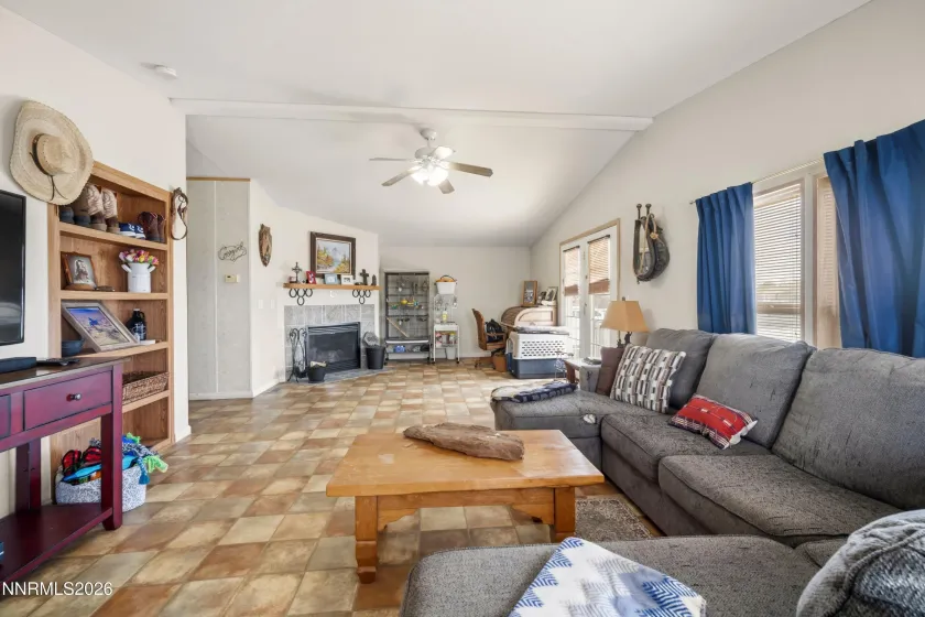 3717 Hillsboro, Fallon, Nevada 89406, 3 Bedrooms Bedrooms, ,2 BathroomsBathrooms,Residential,Residential,Hillsboro,260004372