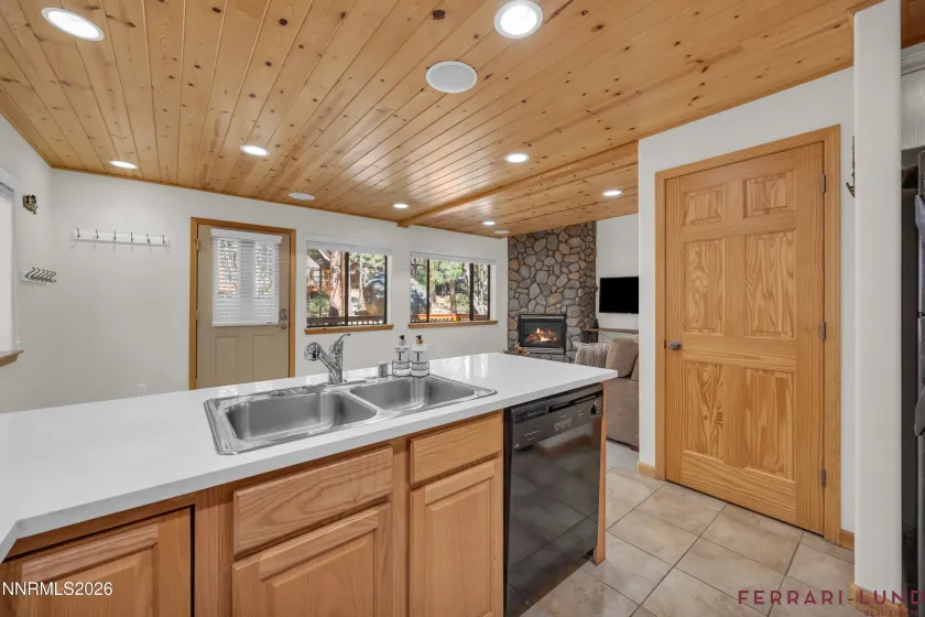 599 Crest, Incline Village, Nevada 89451, 2 Bedrooms Bedrooms, ,2 BathroomsBathrooms,Residential,Residential,Crest,260004375