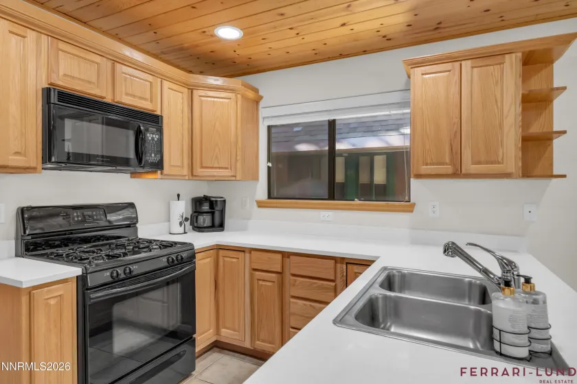 599 Crest, Incline Village, Nevada 89451, 2 Bedrooms Bedrooms, ,2 BathroomsBathrooms,Residential,Residential,Crest,260004375