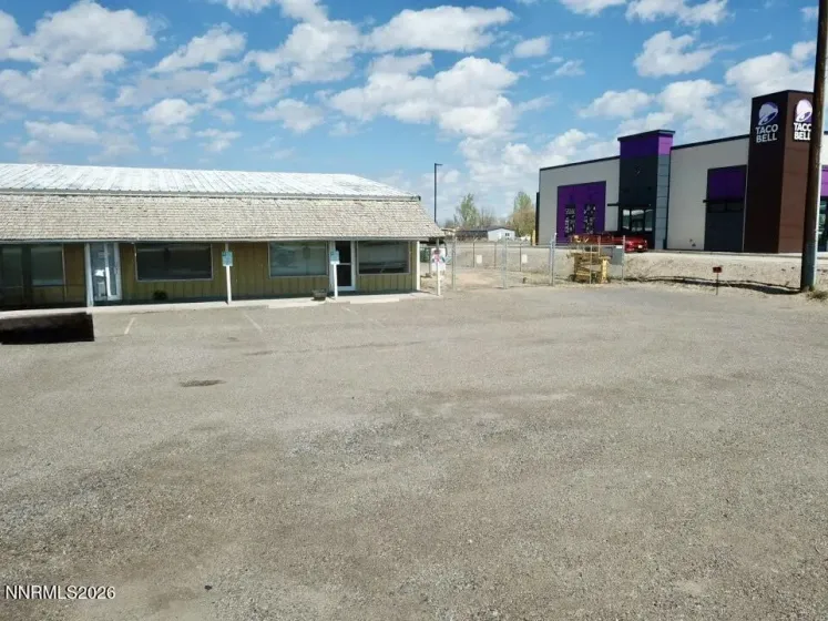101 Carson, Battle Mountain, Nevada 89820, ,Commercial Sale,Residential,Carson,260004384