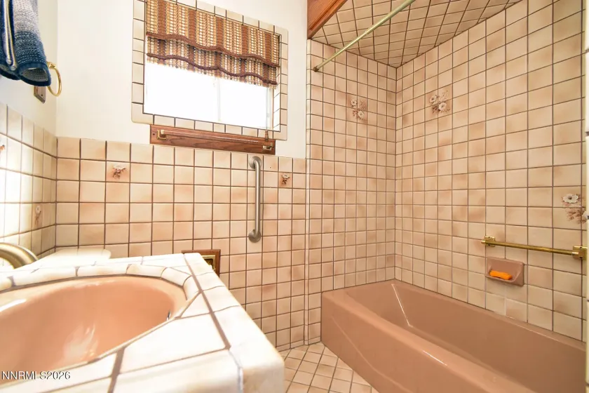 10 J, Sparks, Nevada 89431, 4 Bedrooms Bedrooms, ,2 BathroomsBathrooms,Residential,Residential,J,260004393