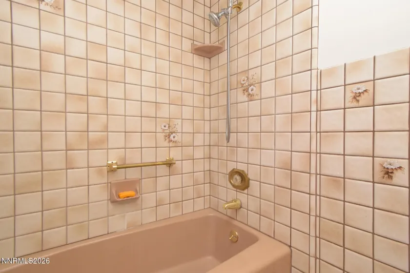 10 J, Sparks, Nevada 89431, 4 Bedrooms Bedrooms, ,2 BathroomsBathrooms,Residential,Residential,J,260004393