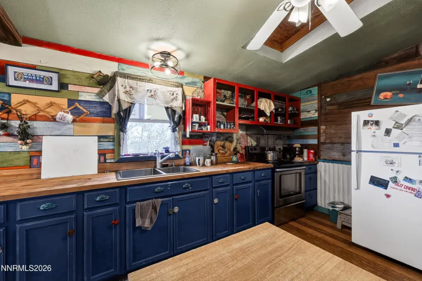 6877 Victor, Fallon, Nevada 89406, 3 Bedrooms Bedrooms, ,2 BathroomsBathrooms,Residential,Residential,Victor,260004413