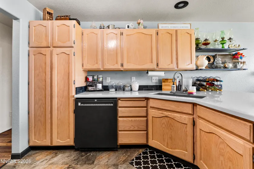 5287 Offenhauser, Winnemucca, Nevada 89445, 3 Bedrooms Bedrooms, ,2 BathroomsBathrooms,Residential,Residential,Offenhauser,260004430