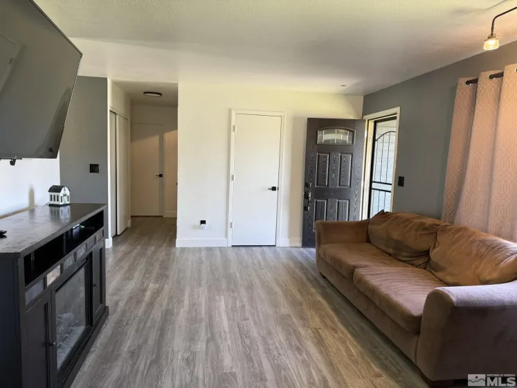 737 Hornet, Gardnerville, Nevada 89460, ,2 BathroomsBathrooms,Residential,Residential,Hornet,260004437