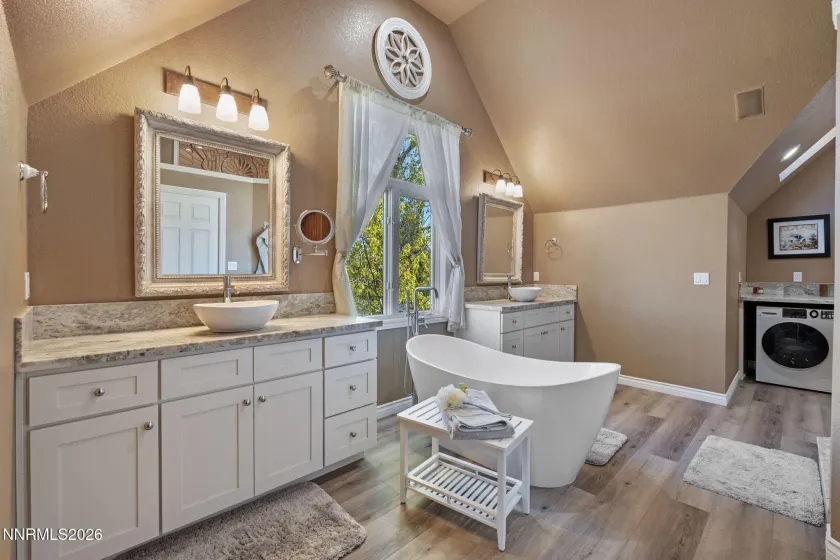 7850 Kevin, Reno, Nevada 89511, 3 Bedrooms Bedrooms, ,5 BathroomsBathrooms,Residential,Residential,Kevin,260004444