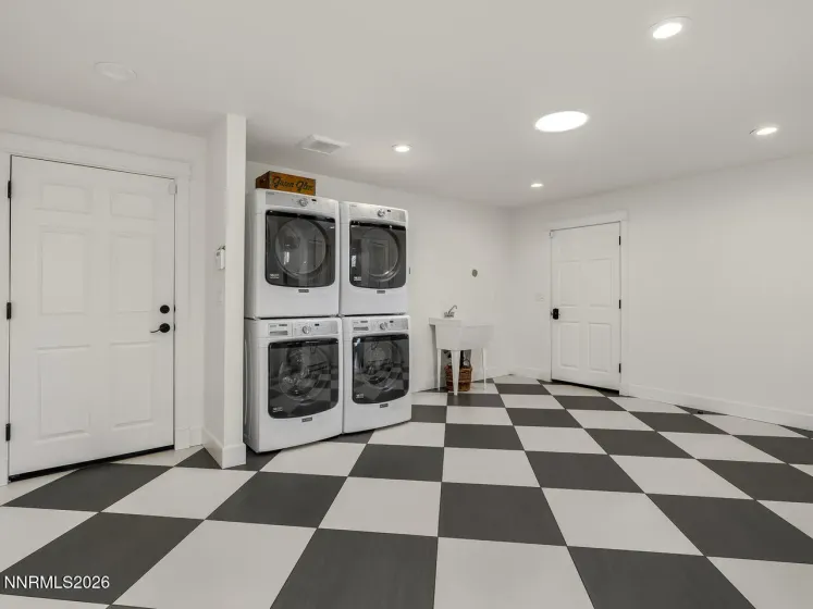 1965 Palmira, Reno, Nevada 89511, 4 Bedrooms Bedrooms, ,3 BathroomsBathrooms,Residential,Residential,Palmira,260004447