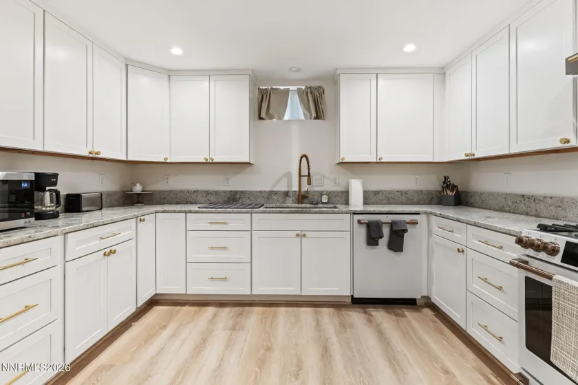 36 Raymond, Reno, Nevada 89503, 3 Bedrooms Bedrooms, ,2 BathroomsBathrooms,Residential,Residential,Raymond,260004473