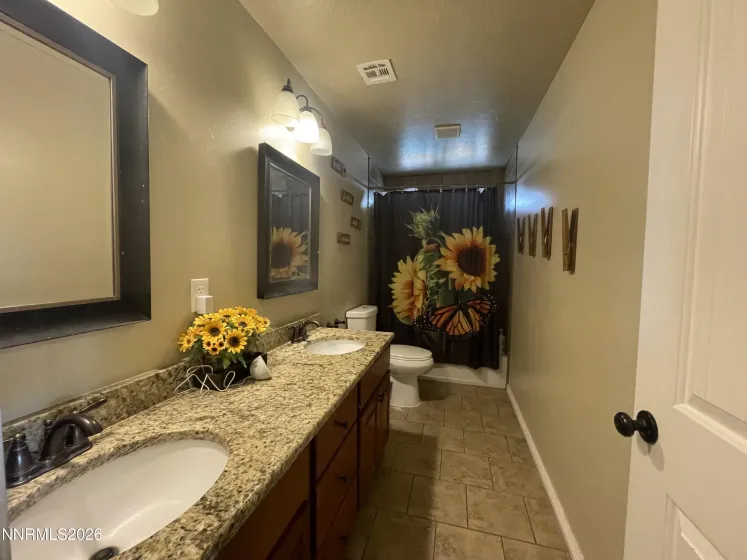 332 Lawndale, Spring Creek, Nevada 89815, 5 Bedrooms Bedrooms, ,3 BathroomsBathrooms,Residential,Residential,Lawndale,260004530