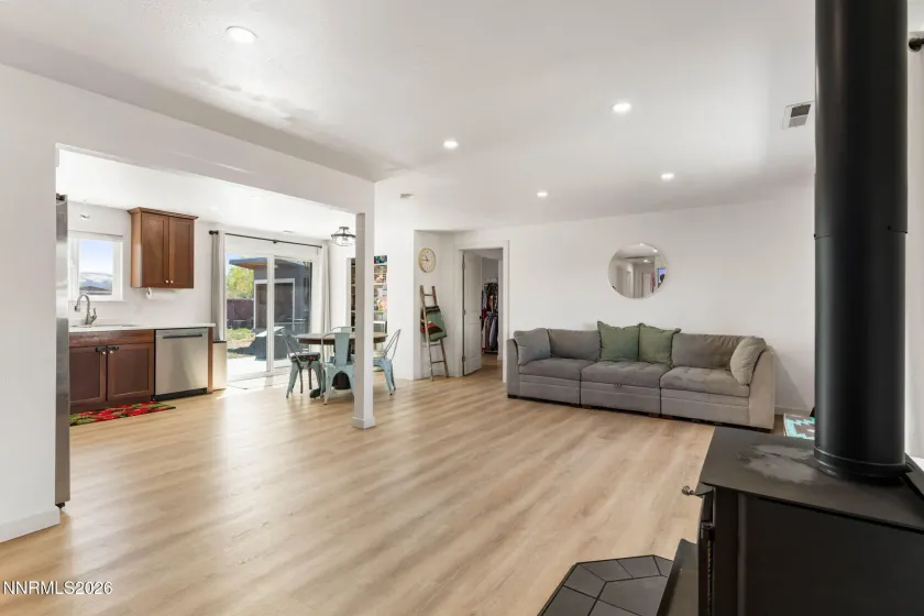 879 Whitney, Gardnerville, Nevada 89460, 3 Bedrooms Bedrooms, ,1 BathroomBathrooms,Residential,Residential,Whitney,260004536