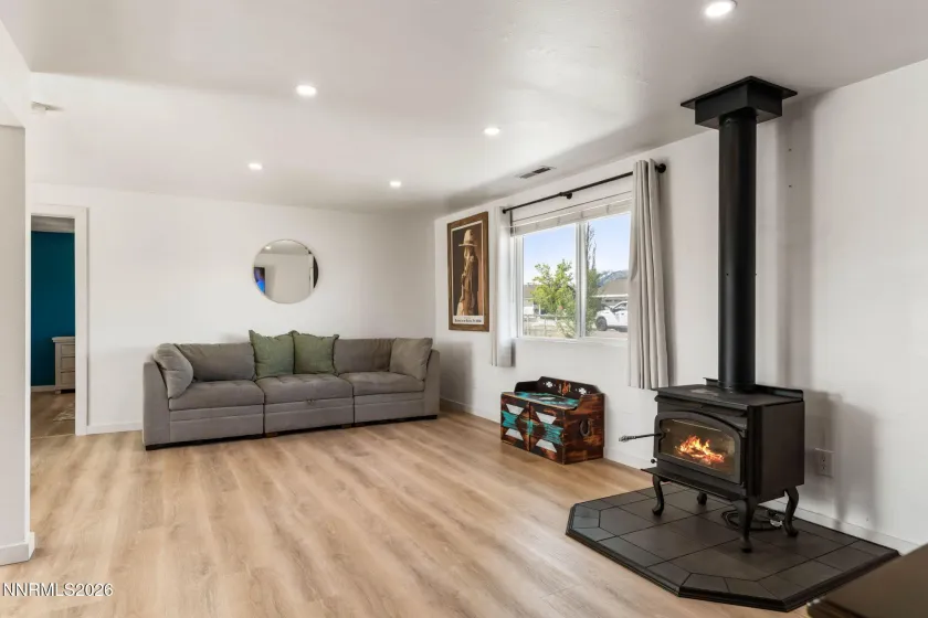 879 Whitney, Gardnerville, Nevada 89460, 3 Bedrooms Bedrooms, ,1 BathroomBathrooms,Residential,Residential,Whitney,260004536