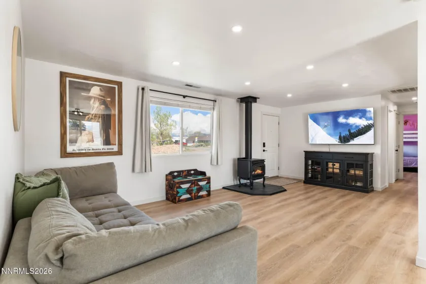 879 Whitney, Gardnerville, Nevada 89460, 3 Bedrooms Bedrooms, ,1 BathroomBathrooms,Residential,Residential,Whitney,260004536