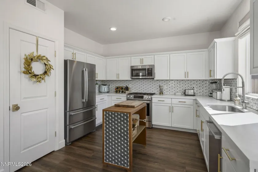 9338 Pond, Reno, Nevada 89506, 4 Bedrooms Bedrooms, ,3 BathroomsBathrooms,Residential,Residential,Pond,260004554