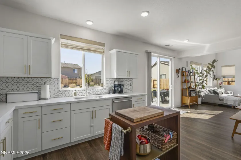 9338 Pond, Reno, Nevada 89506, 4 Bedrooms Bedrooms, ,3 BathroomsBathrooms,Residential,Residential,Pond,260004554