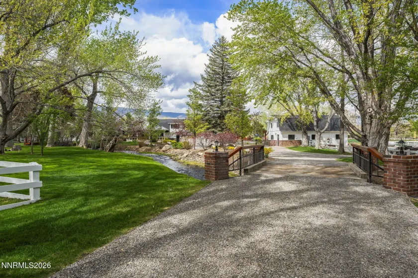 Bridge over Thomas Creek