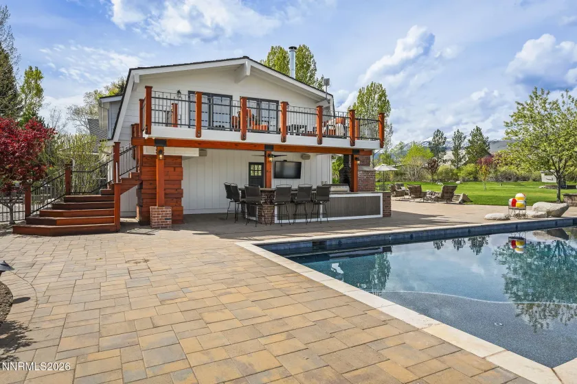 Outdoor Kitchen & Pool