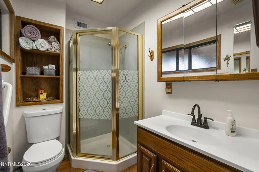 1360 Oxford, Sparks, Nevada 89431, 3 Bedrooms Bedrooms, ,2 BathroomsBathrooms,Residential,Residential,Oxford,260004583