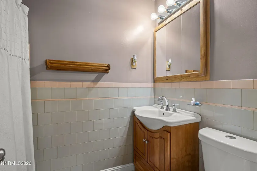 1360 Oxford, Sparks, Nevada 89431, 3 Bedrooms Bedrooms, ,2 BathroomsBathrooms,Residential,Residential,Oxford,260004583