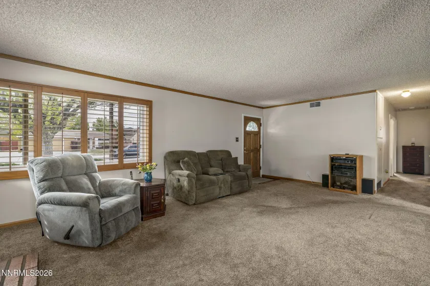 1360 Oxford, Sparks, Nevada 89431, 3 Bedrooms Bedrooms, ,2 BathroomsBathrooms,Residential,Residential,Oxford,260004583