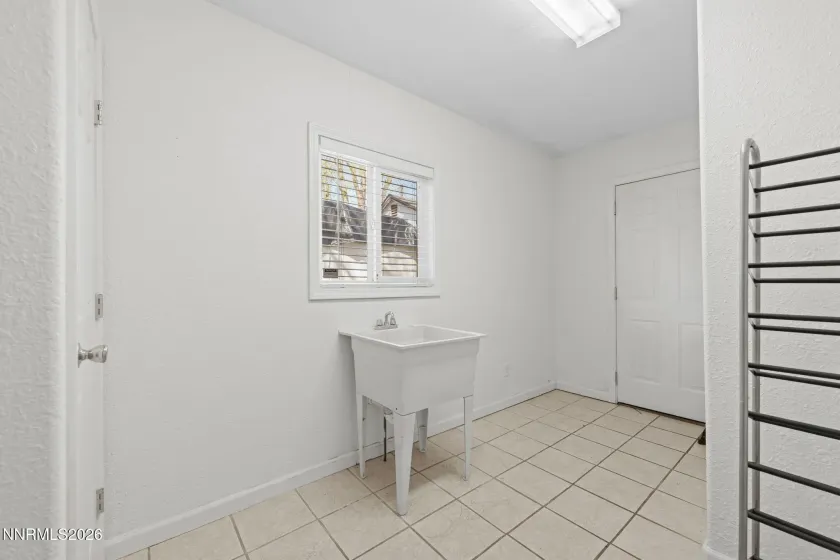 1702 Stewart, Carson City, Nevada 89706, 2 Bedrooms Bedrooms, ,1 BathroomBathrooms,Residential,Residential,Stewart,260004584