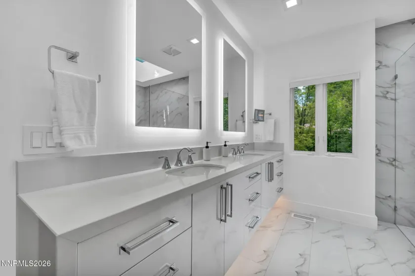 2040 Parkridge, Reno, Nevada 89509, 5 Bedrooms Bedrooms, ,4 BathroomsBathrooms,Residential,Residential,Parkridge,260004595